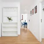 Pretty 4 Bedroom Apartment In City Center - By Upstairs