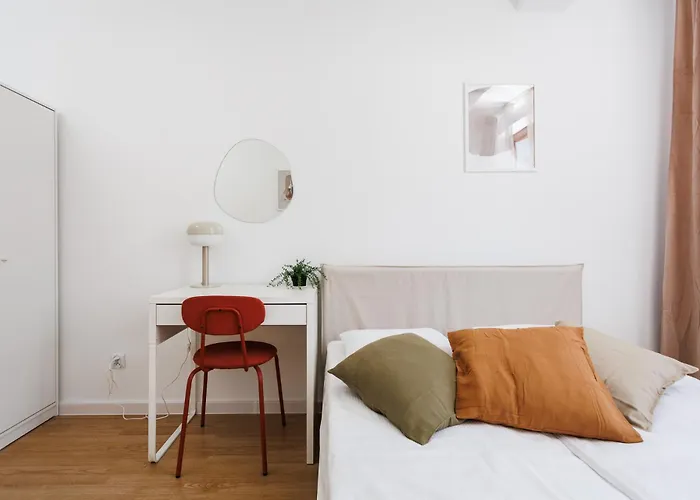 Pretty 4 Bedroom Apartment In City Center - By Upstairs